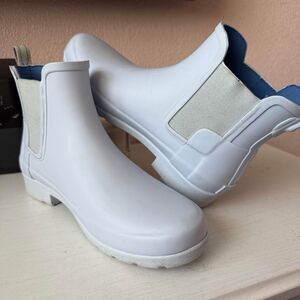 Hunter Rain Women's Refined Slim Fit Chelsea Boots Light blue size US 6
